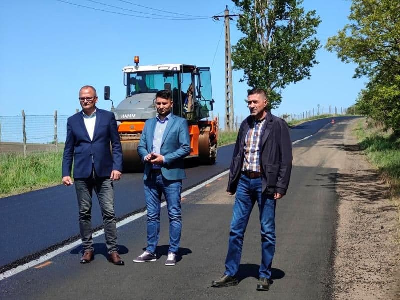 Consiliul Județean Botoșani continuă lucrările de reparații și întreținere pe drumurile din județ - FOTO