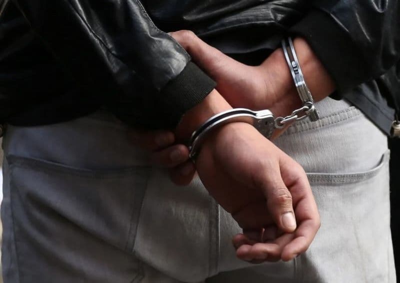 Bărbat reținut și escortat către Penitenciarul Botoșani pentru furt calificat