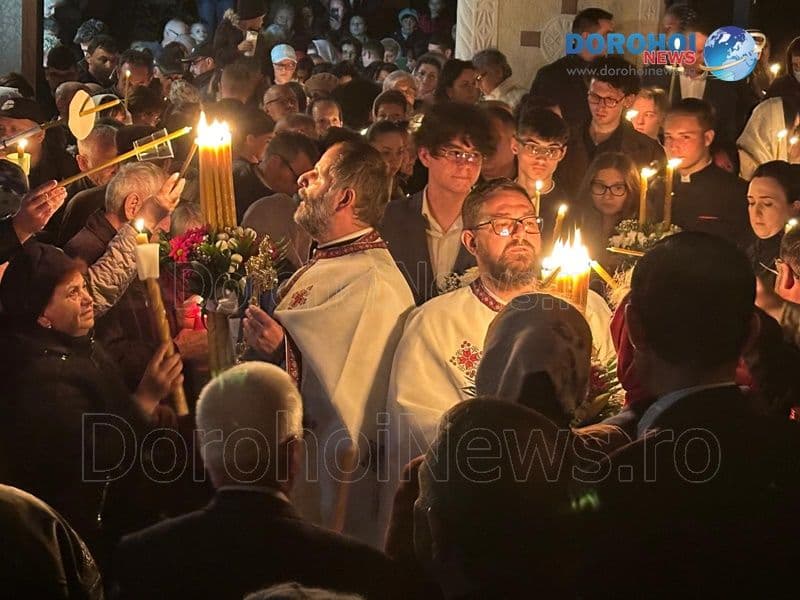 Slujba de Înviere 2024: Mii de credincioși din Dorohoi și împrejurimi au luat Lumina Sfântă – FOTO