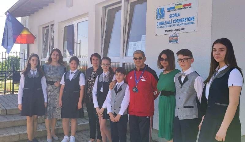 Școala Cornerstone „Rădăcinile educației sunt amare, dar fructul este dulce.” Aristotel