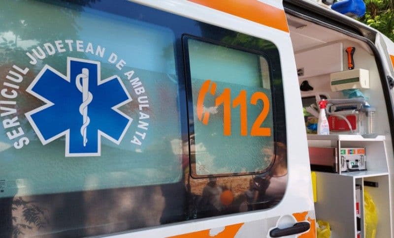 Întâmplare ce se putea termina tragic a Lișna. Bărbat ajuns la spital după ce a o mașină a trecut peste el