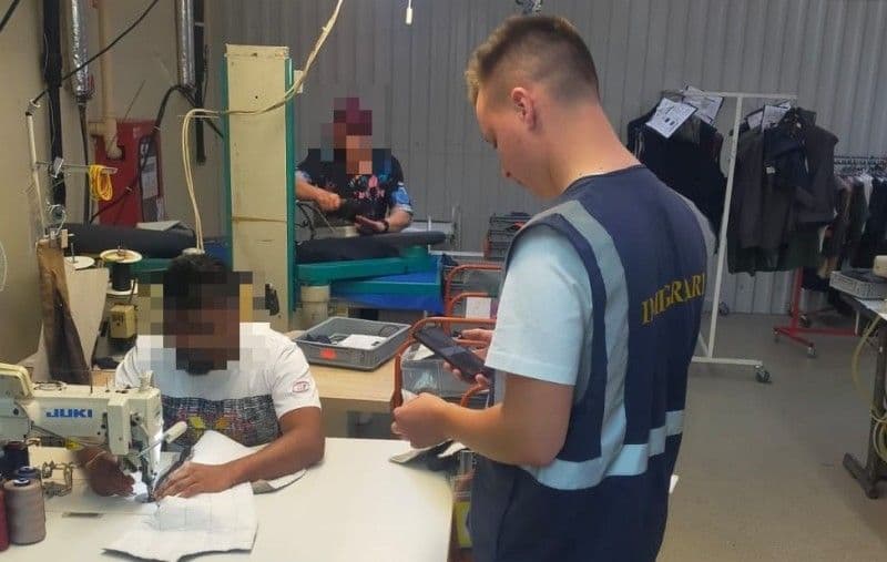 Patru societăți comerciale care au peste 100 de angajați cetățeni străini controlate de polițiștii de imigrări din Botoșani
