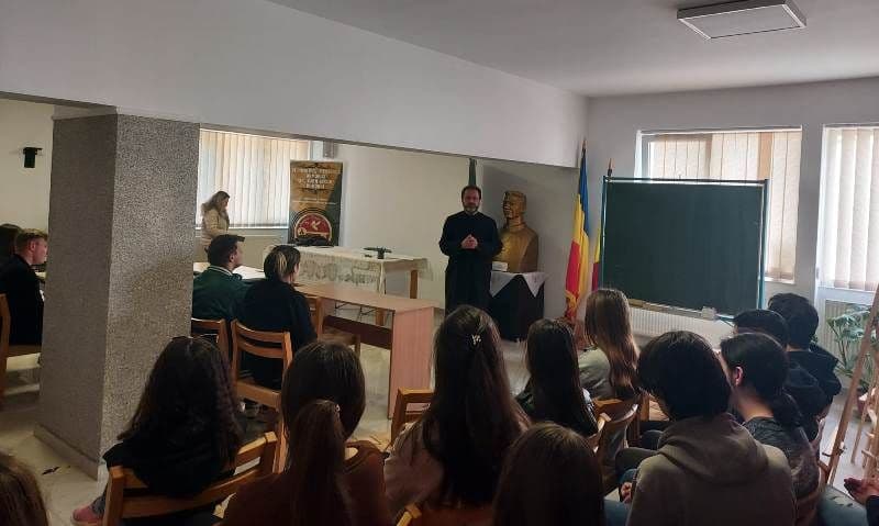 „Împreună prindem curaj” proiect școlar derulat la nivelul Seminarului Teologic Liceal Ortodox „Sfântul Ioan Iacob” Dorohoi - FOTO