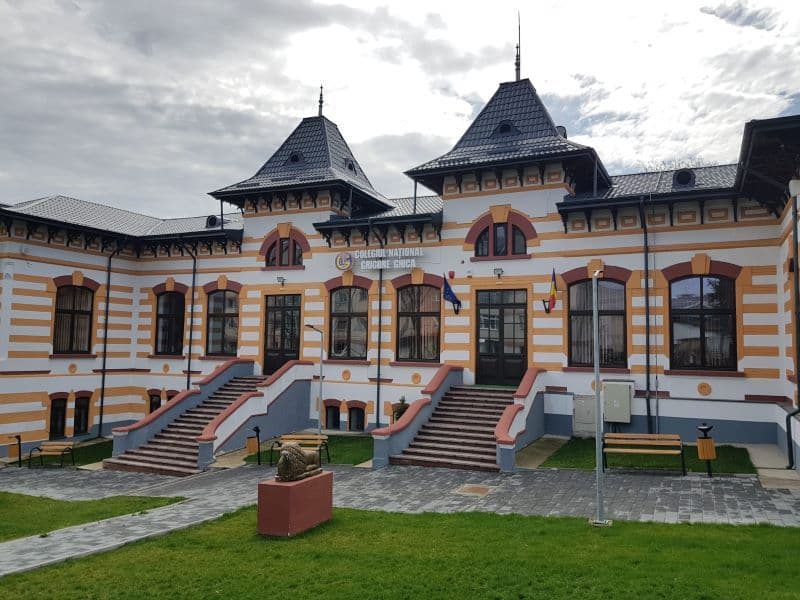Colegiul Național „Grigore Ghica” Dorohoi: Anunț de participare la licitație pentru ÎNCHIRIERI SPAȚII