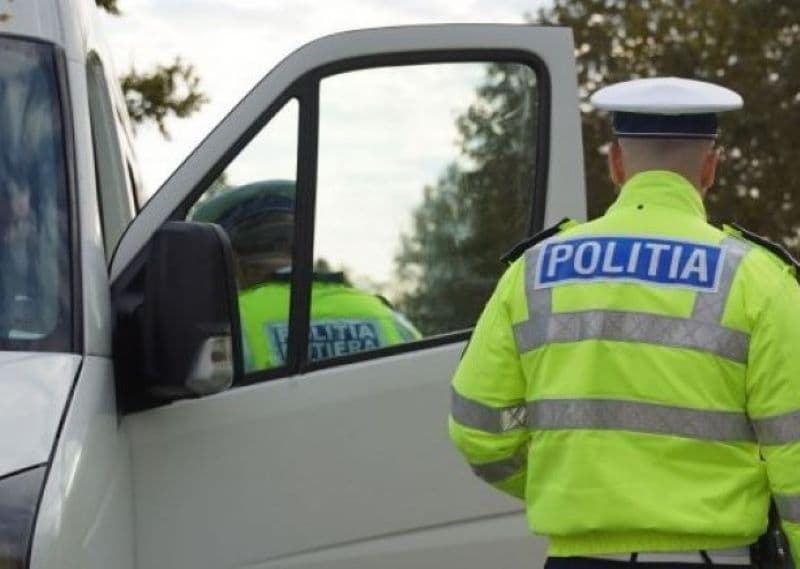 Transportatori de mărfuri și persoane verificați de polițiști