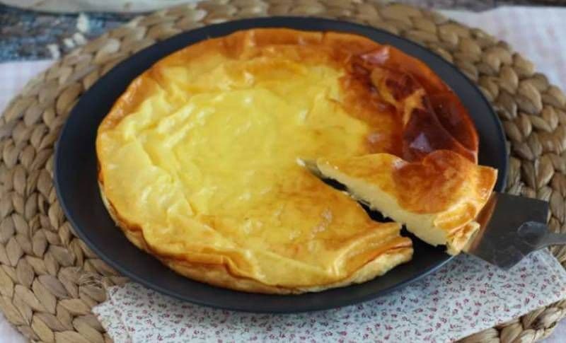 Plăcintă extra rapidă și ușoară din 3 ingrediente!