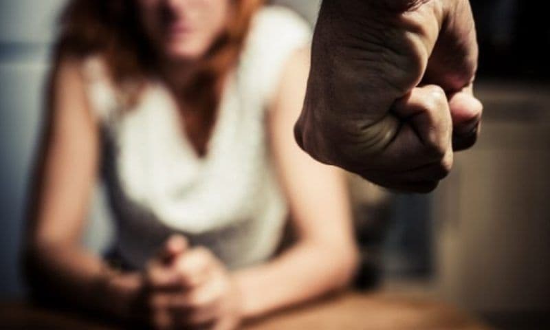 Un bărbat agresiv a primit ordin de protecție după ce și-a lovit concubina