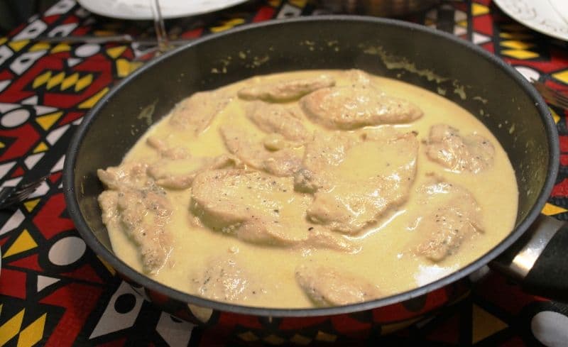 Piept de pui cu sos de smântână și muștar