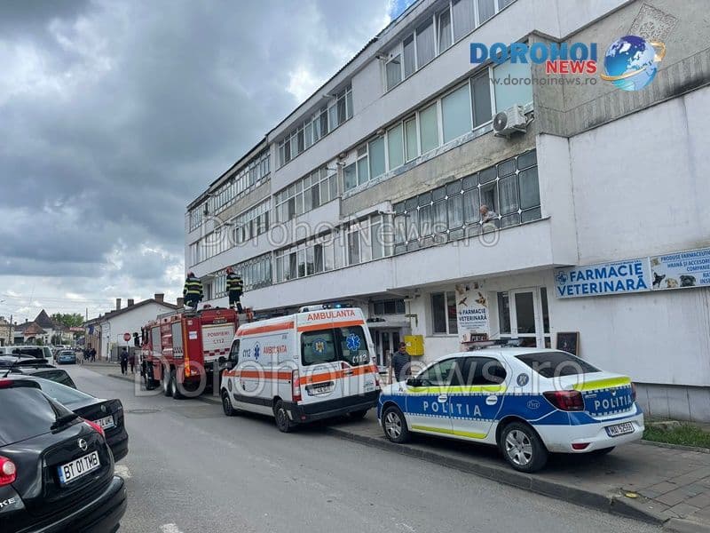 Autorități puse în alertă după ce o femeie din Dorohoi nu răspundea la ușă. Vezi ce au descoperit pompierii! - FOTO