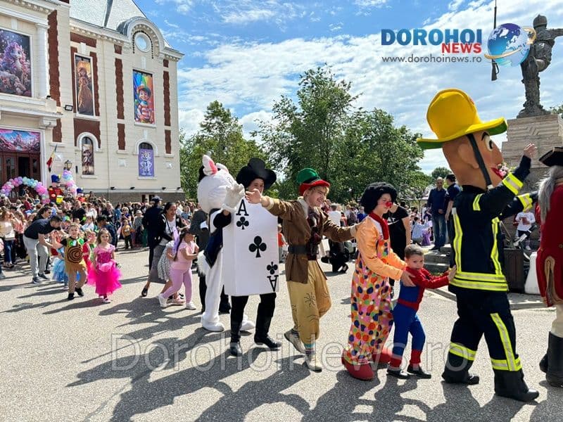 Zi de poveste în Dorohoi: parada personajelor de basm - FOTO