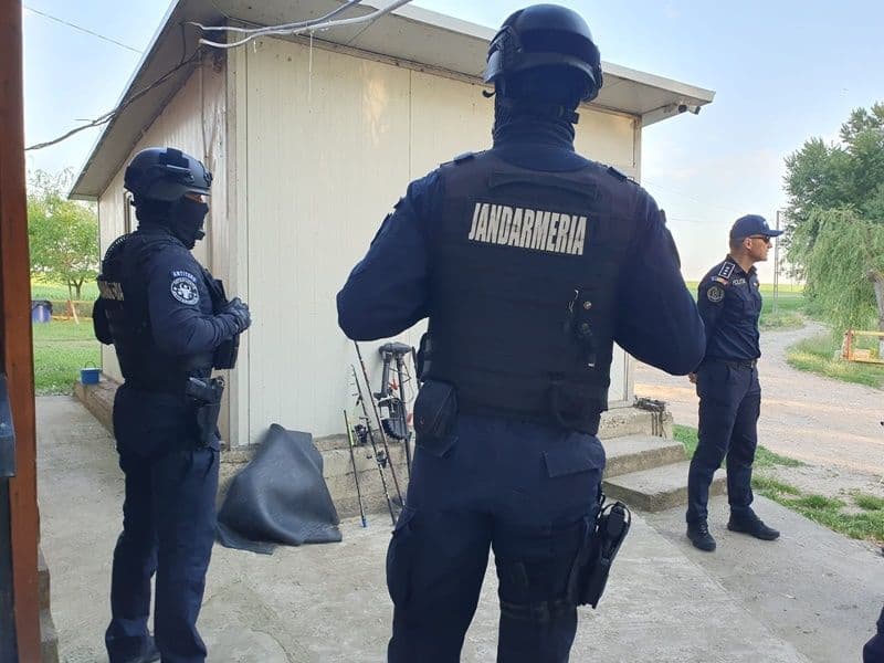 Polițiștii de la transporturi din cinci județe au descins în peste 20 de locații din județul Botoșani - FOTO