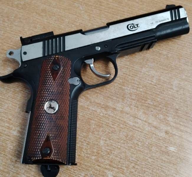 Dosar penal întocmit de polițiști după o postare pe facebook