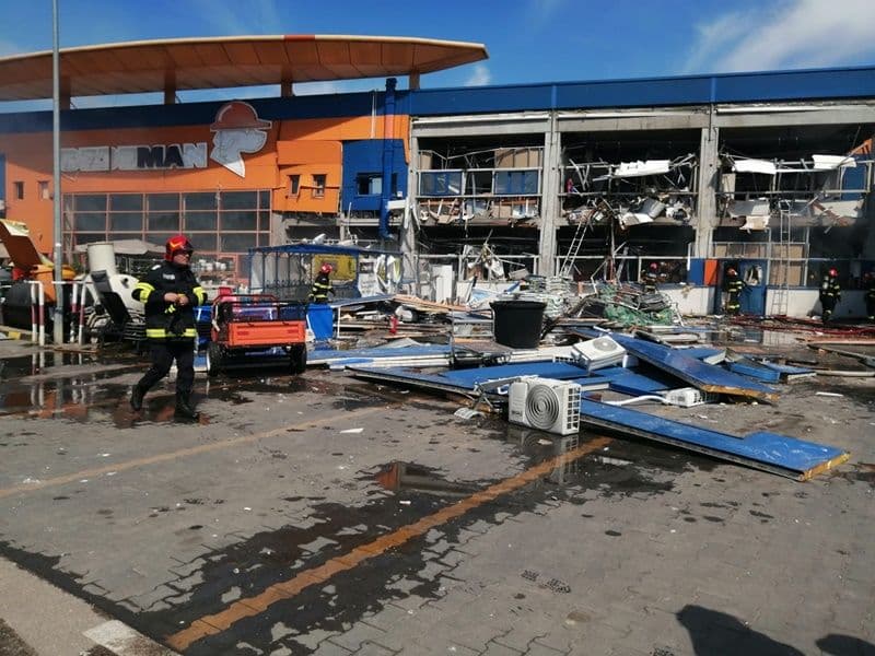 Explozie puternică urmată de incendiu la magazinul Dedeman din Botoșani Autoritățile au activat Planul Roșu de intervenție - FOTO