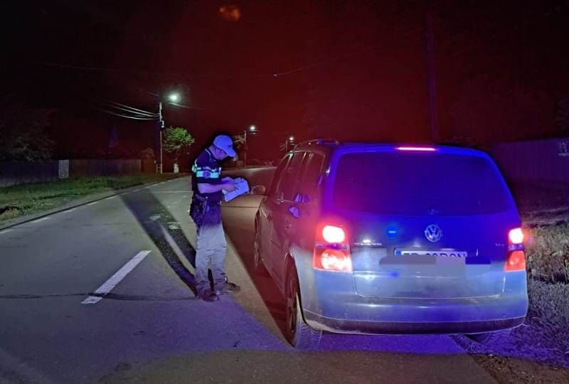 Dosar penal întocmit de polițiști unui bărbat oprit pentru viteză excesivă