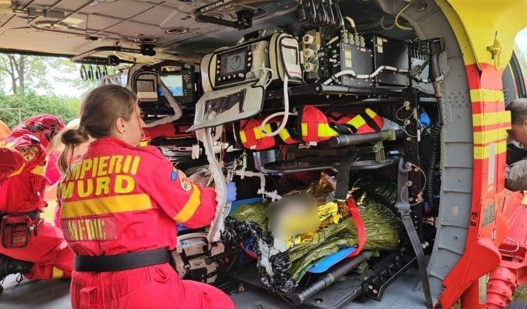 Elicopterul SMURD Black Hawk a venit la Botoșani pentru a prelua doi răniți. Vezi starea celor 15 victime! - FOTO