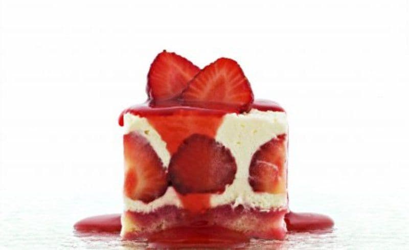 Cheesecake cu brânză de vaci și căpșuni