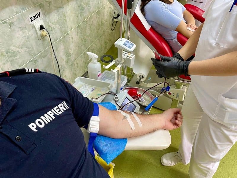 Pompierii botoșăneni au donat viață pentru victimele exploziei urmată de incendiu la Dedeman - FOTO
