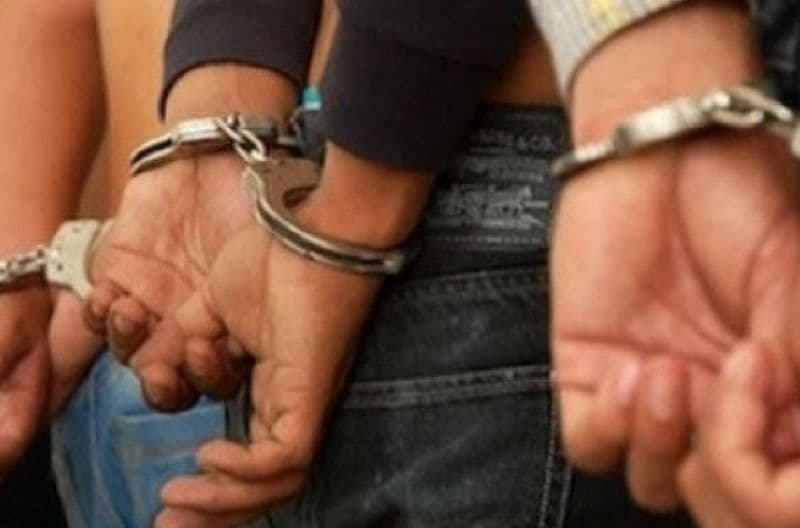 Patru persoane reținute după ce au bătut un tânăr de 21 de ani pe o stradă din Botoșani
