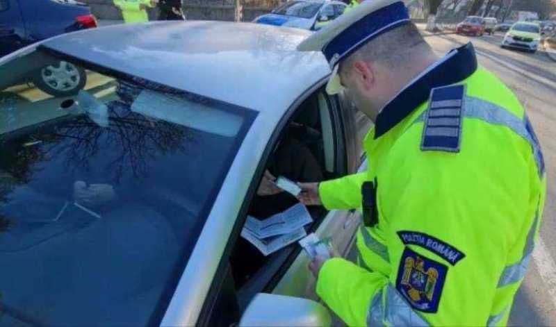 Peste 20 de permise de conducere reținute de polițiști