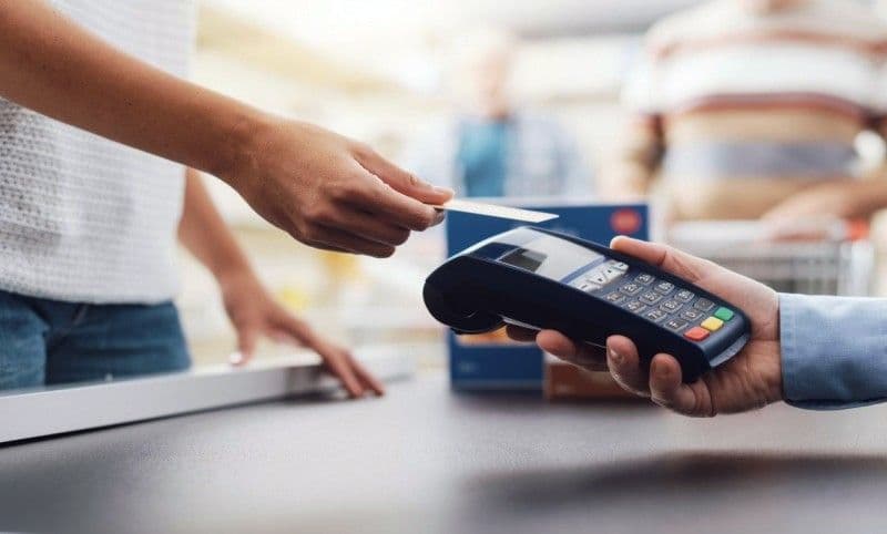 A devenit deja obligatoriu prin lege din 16 iunie: Toţi comercianţii trebuie să aibă POS