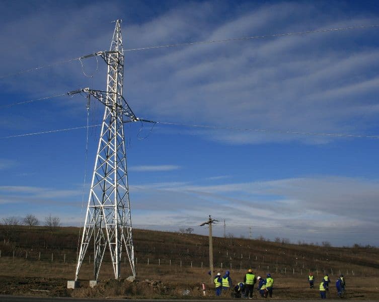 Delgaz Grid: Investiții de peste 240 de milioane de lei în linii electrice de înaltă tensiune, cu finanțare din Fondul pentru Modernizare