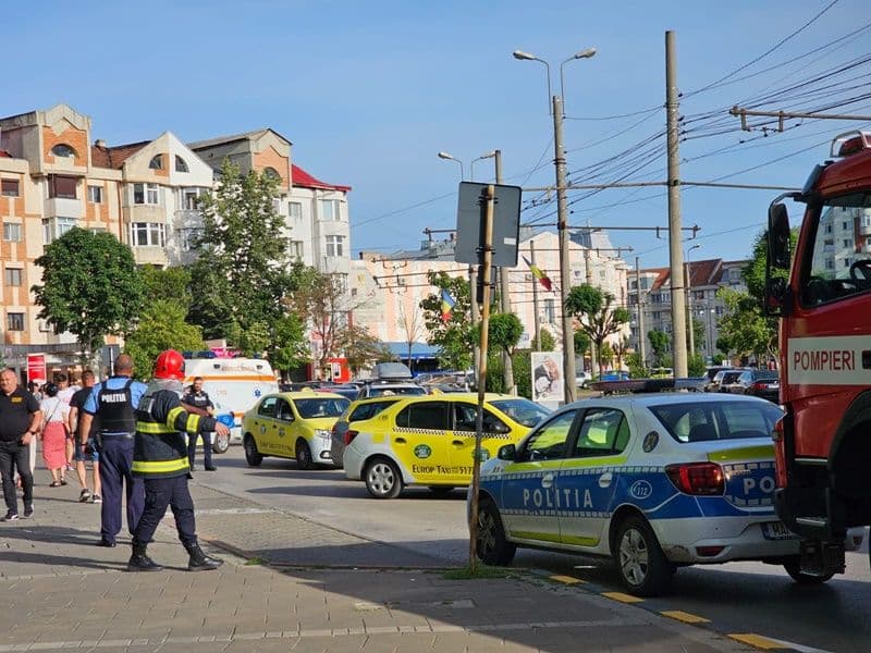 Alertă la mall-ul din Botoșani! Peste 300 de persoane evacuate din cauza unei posibile scurgeri de gaze - FOTO