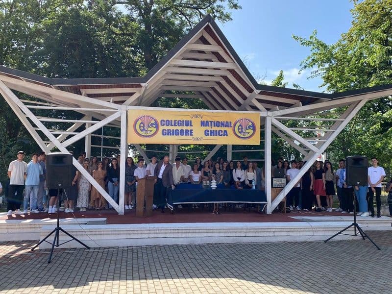 Burse private acordate elevilor și absolvenților Colegiului Național „Grigore Ghica” Dorohoi - FOTO