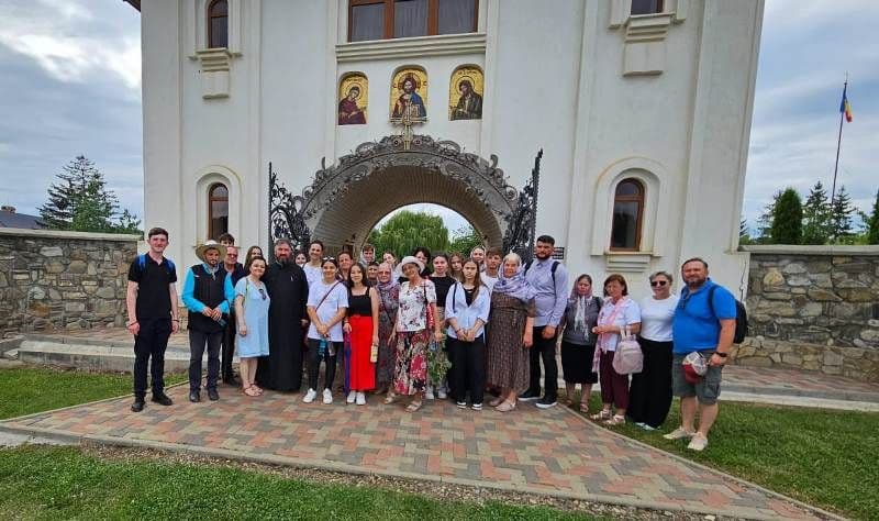 Pelerinaj pedestru la Hramul Mănăstirii Gorovei - FOTO