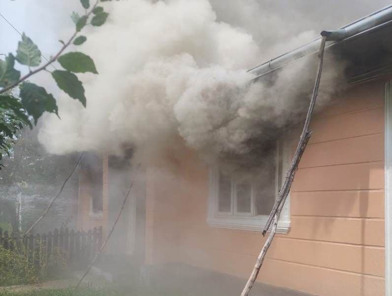 Incendiu violent de la o oală cu mâncare uitată pe foc