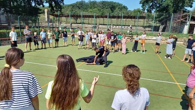 Jandarmii botoșăneni în vizită la Centrul de Agrement Codrii de Aramă de la Agafton - FOTO