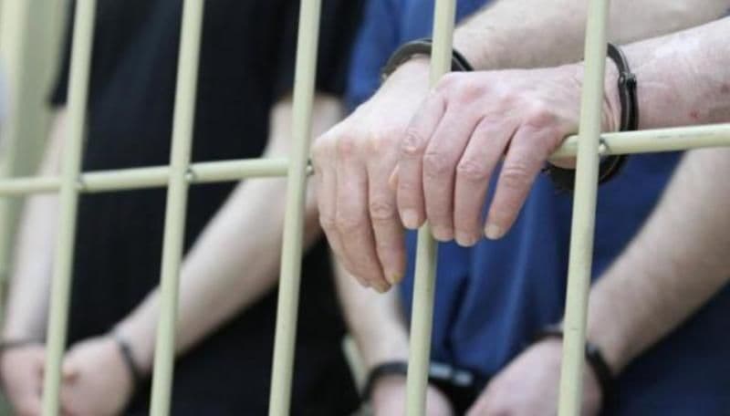 Identificat și dus direct la închisoare pentru violare de domiciliu și tentativă de omor