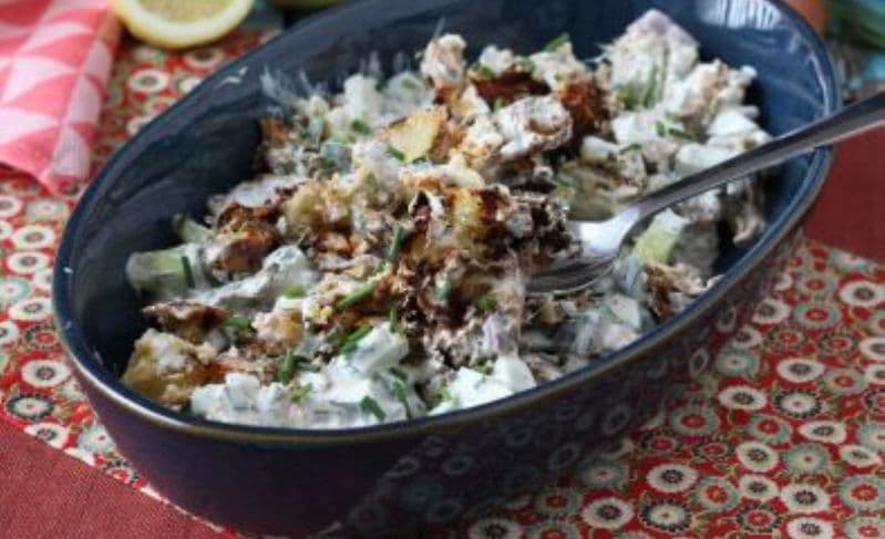 Salată crocantă de castraveți și cartofi