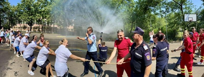 Incluziune și Emancipare prin Sport - Activitate a pompierilor botoșăneni cu tineri și copii cu sindrom Down - FOTO