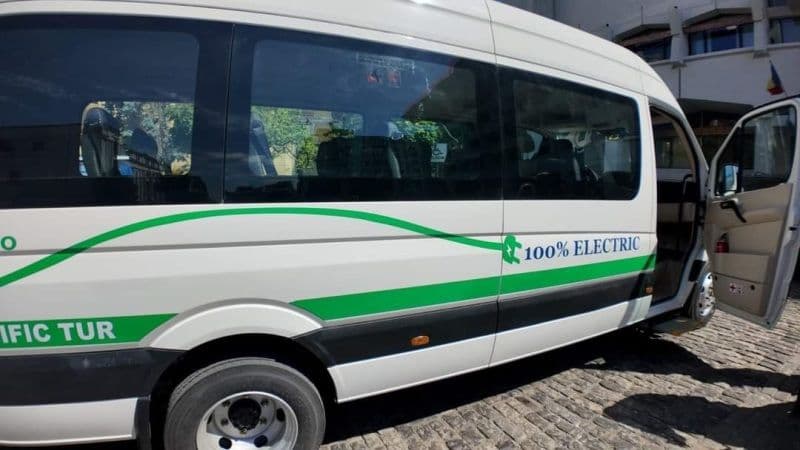 Încă 10 microbuze școlare electrice pentru elevii botoșăneni