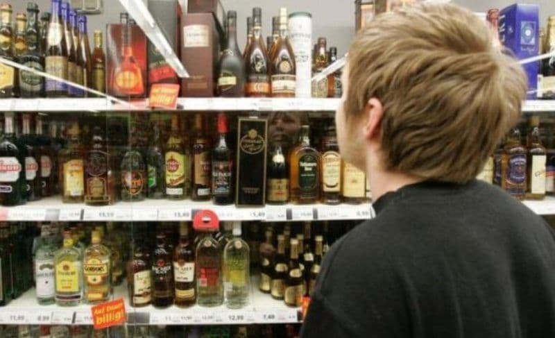 Țigări și alcool în baza cărții de identitate. Legea este deja obligatorie în România