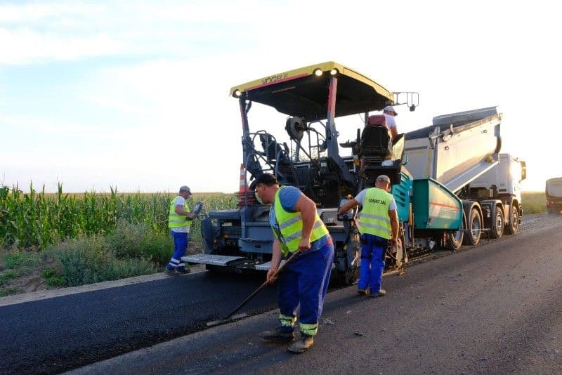 Asfalt pe drumul județean Dobârceni – Murguța – Ștefănești - FOTO