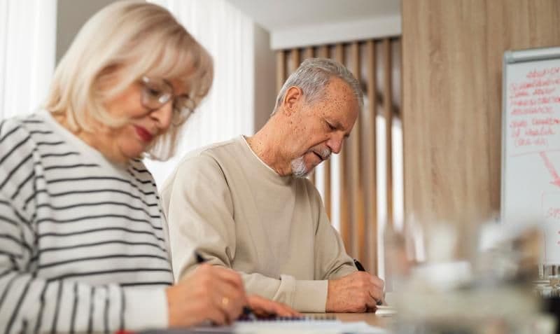 Ce trebuie să facă pensionarii ca să obțină adeverința pentru sporuri nepermanente