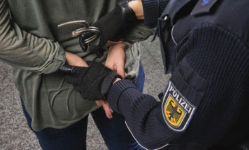 Patru persoane reținute de polițiștii botoșăneni pentru comiterea a 10 infracțiuni 