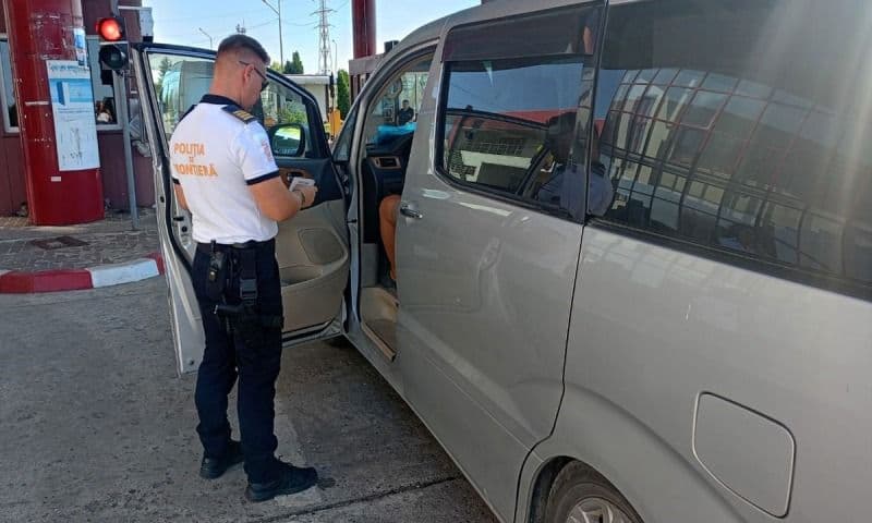 A încercat să iasă din țară la volan, deși nu mai avea dreptul de a conduce