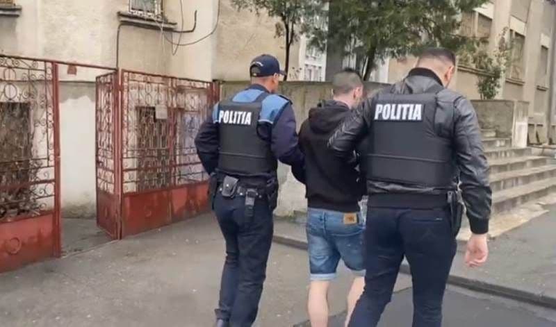 Bărbat din Vorniceni tâlhărit de un tânăr mascat. Hoțul a fost găsit la o terasă din comună