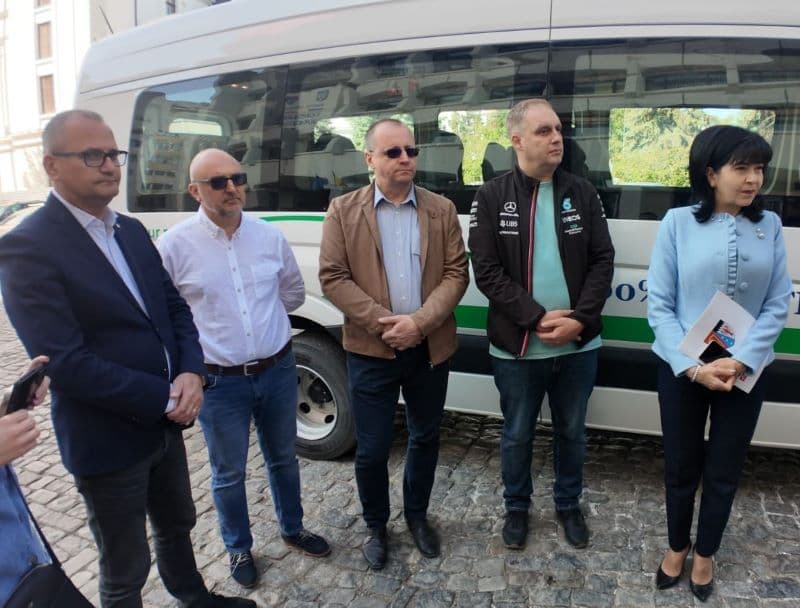 Consiliul Județean Botoșani cumpără 18 microbuze școlare hibrid