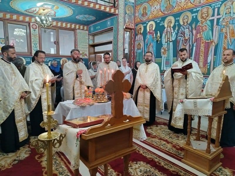„Hramul nu este doar al Seminarului, ci este și al comunității dorohoiene” - Cinstirea Sf. Ioan Iacob la Seminarul Teologic din Dorohoi - FOTO