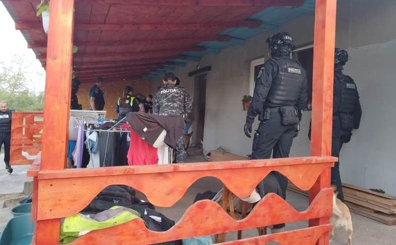 Bărbat reținut pentru furt calificat. Percheziții desfășurate de polițiști la locuința acestuia