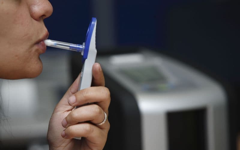 Şoferii pot în continuare să-şi piardă permisul pentru test fals pozitiv. OUG care corecta Codul rutier nu este încă în vigoare