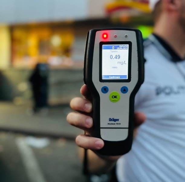 Depistați la volan, deși se aflau sub influența alcoolului