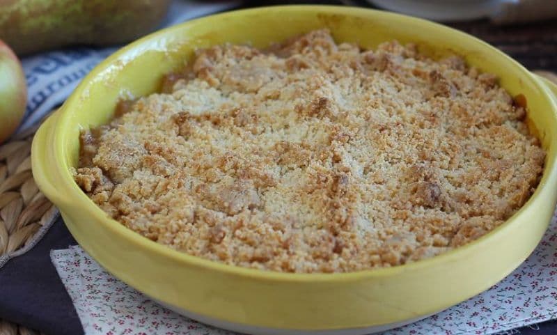 Crumble de mere și pere crocant și fraged