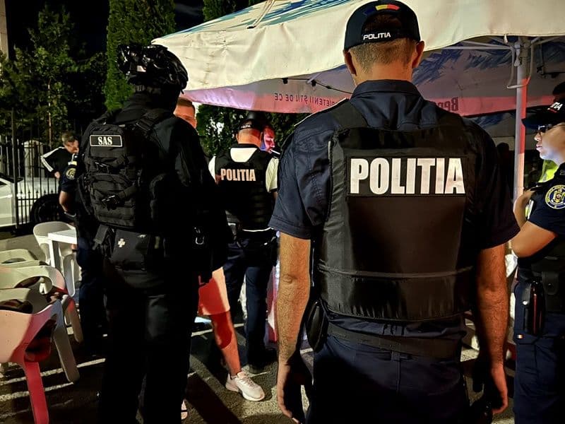 Razii de amploare ale polițiștilor! Sute de persoane controlate, sancțiuni și persoane ridicate de mascați - FOTO