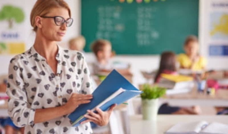 Elevii trebuie să completeze fișe de feedback despre profesori începând cu noul an școlar. Ce trebuie să spună despre meditații