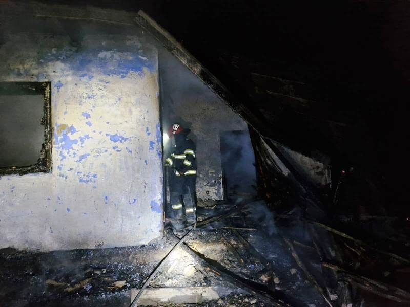 O femeie de 65 de ani și-a pierdut viața în urma unui incendiu produs noaptea trecută