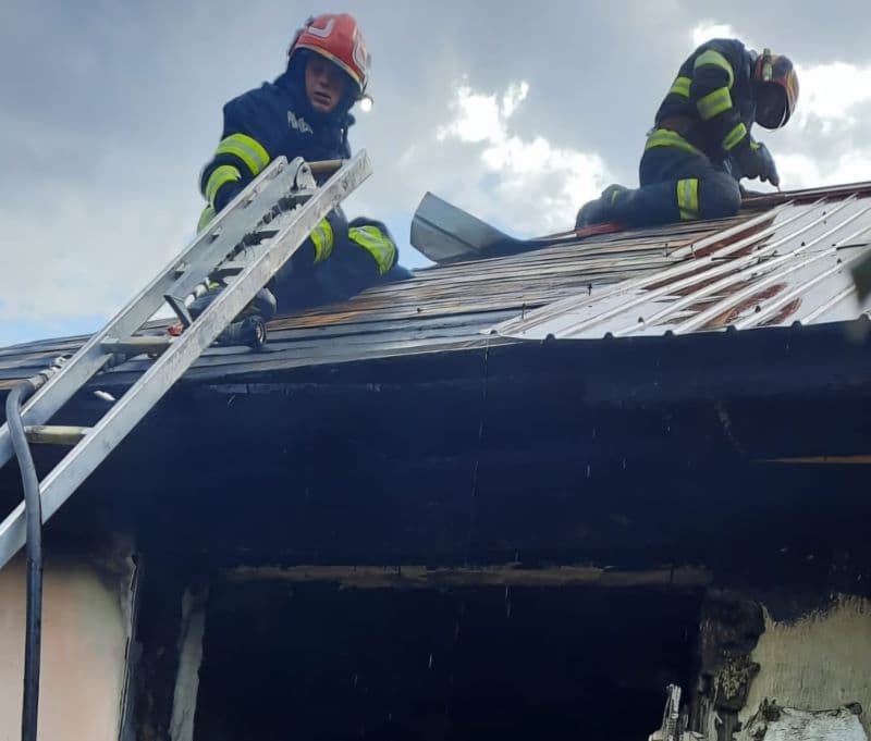 Tragedie la Viișoara: Femeie găsită decedată în locuința cuprinsă de flăcări